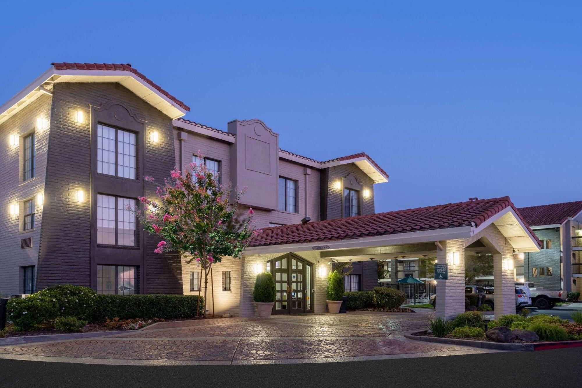 La Quinta Inn By Wyndham Sacramento North Carmichael Exterior photo